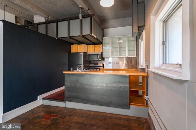 Building Photo - 144-50 W Laurel St Unit 303 Rental