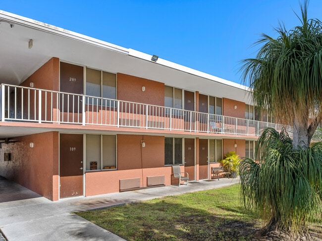 Photo - Colonial Drive Apartments
