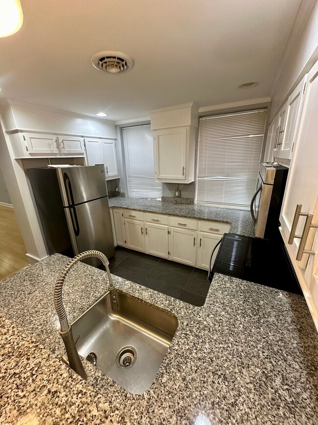 Kitchen - 104 N Division St Unit 2nd Fl.