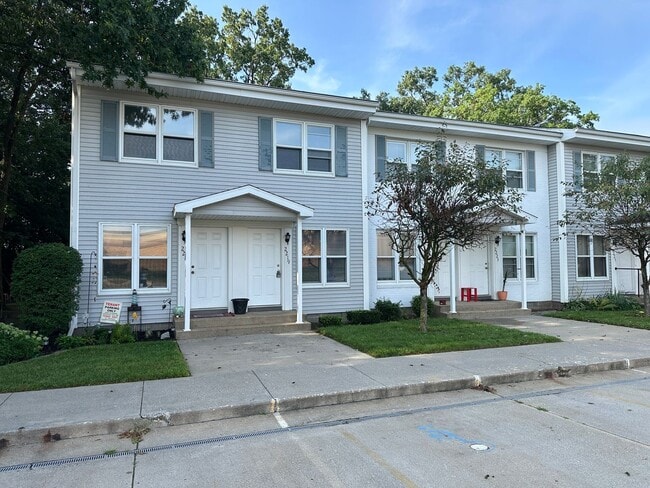 Building Photo - 2219 Bel Air Dr Unit 2219 Bel Air Drive