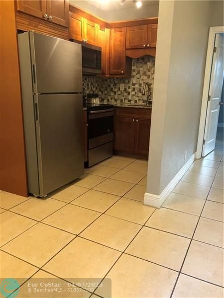 Photo - 2018 NE 17th Ct Apartment Unit 11