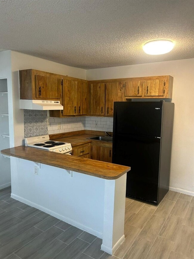 Building Photo - 5174 NE 6th Ave Unit 508