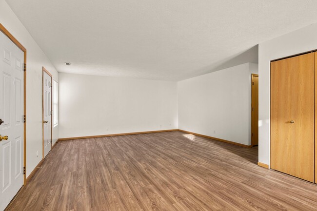 Photo - 526-528 Lamont Unit 526