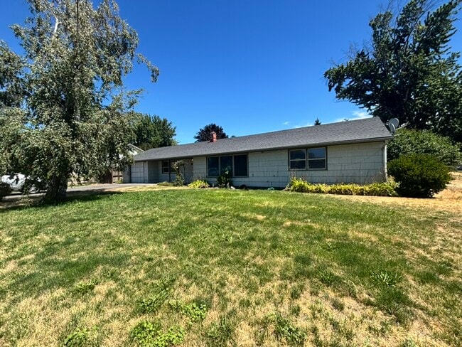 607 S 72nd Ave