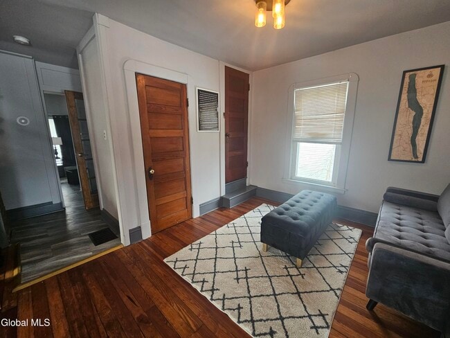 Photo - 51 Sacandaga Rd