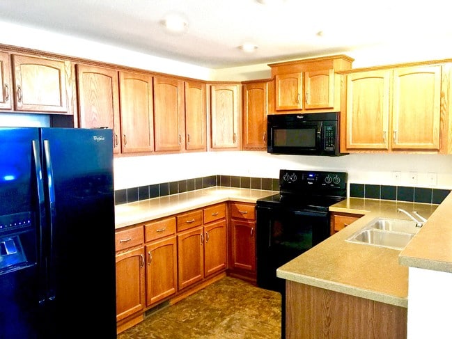 Kitchen - Townhomes on Bison & Cedar Ridge Twinhomes