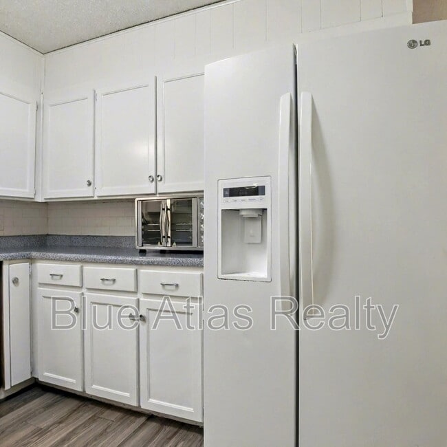 Photo - 6537 Meadowview Ln