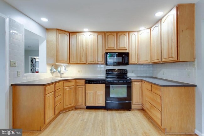 Photo - 5834 Pratt St