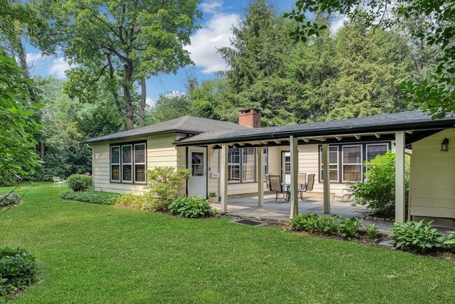 Cottage and Patio - 82 Winsor Pl