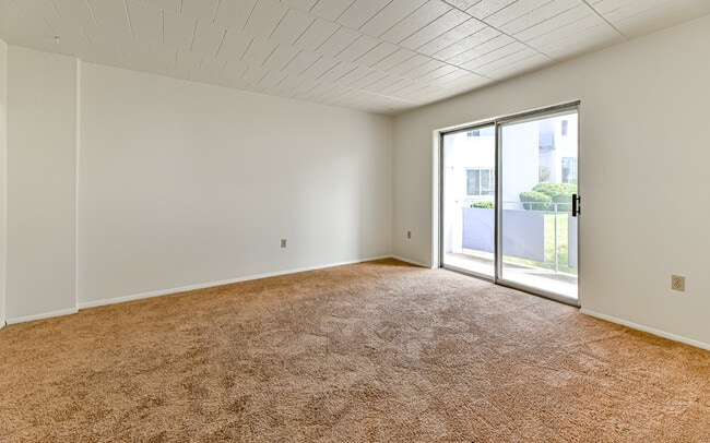 Photo - Hillcrest Apartments