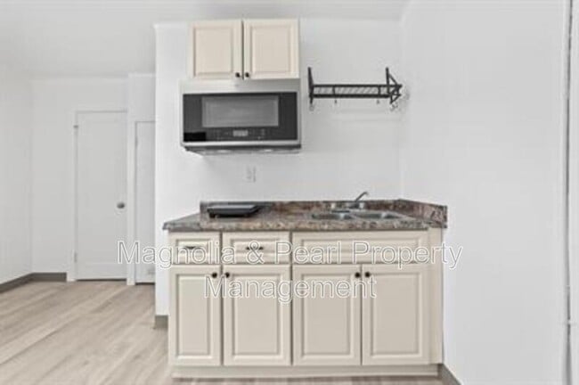 Photo - 201 S Main St