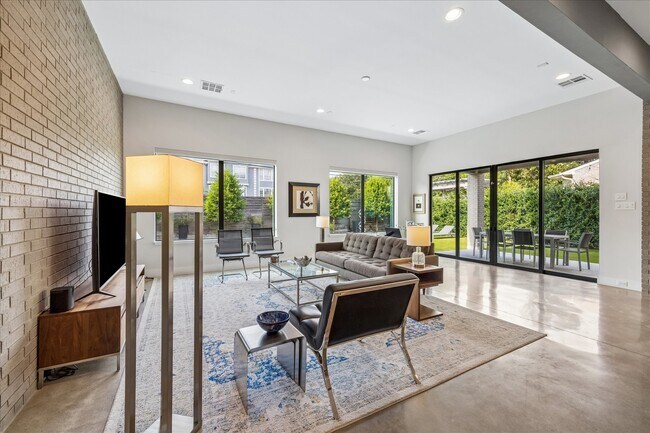 Photo - 4532 Sunburst St