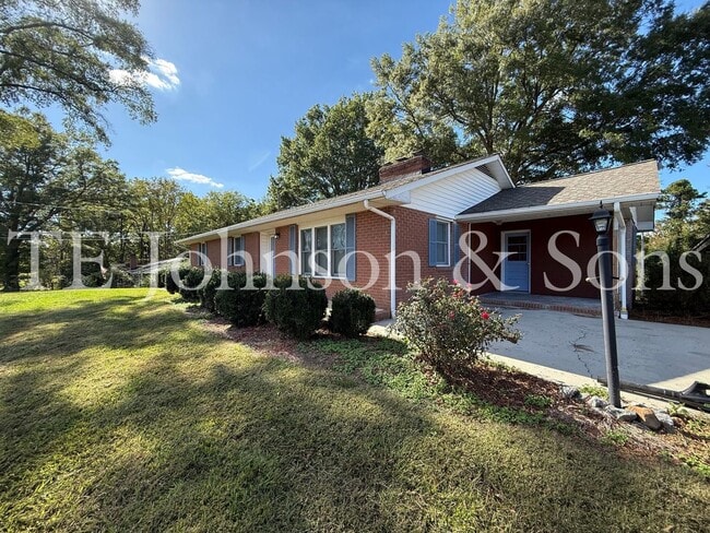 Photo - Three bedroom House with Large Lot in Country Setting