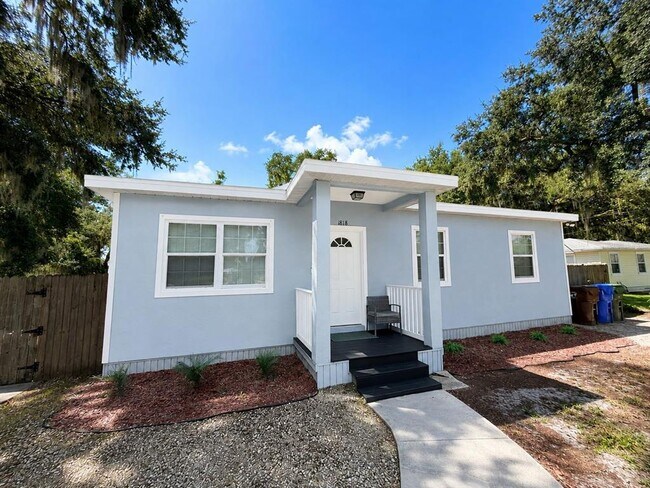 Building Photo - 1818 Sunny St