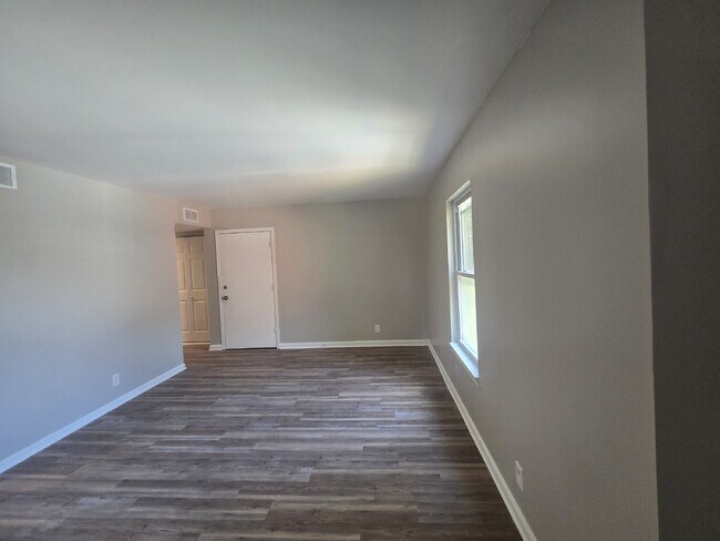 Photo - "Coming Soon  1-Bedroom Gem with Spacious 750 Sq Ft at N Jane St, Louisville!" Unit 2