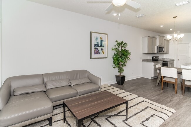 Photo - 1078 Walker Point Way