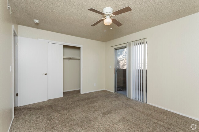 1BD, 1BA - Bedroom - Grand Resort Apartments