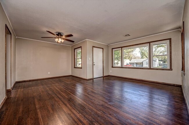 Photo - 809 N Ross Ave