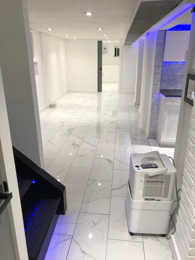 Photo - 196 Danforth Ave Unit Lower