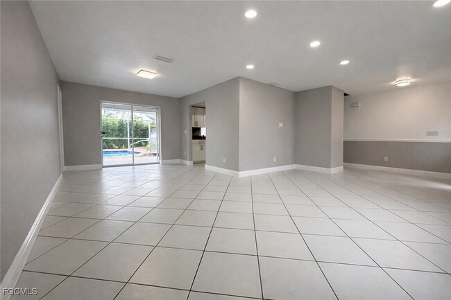 Photo - 245 SW 47th St