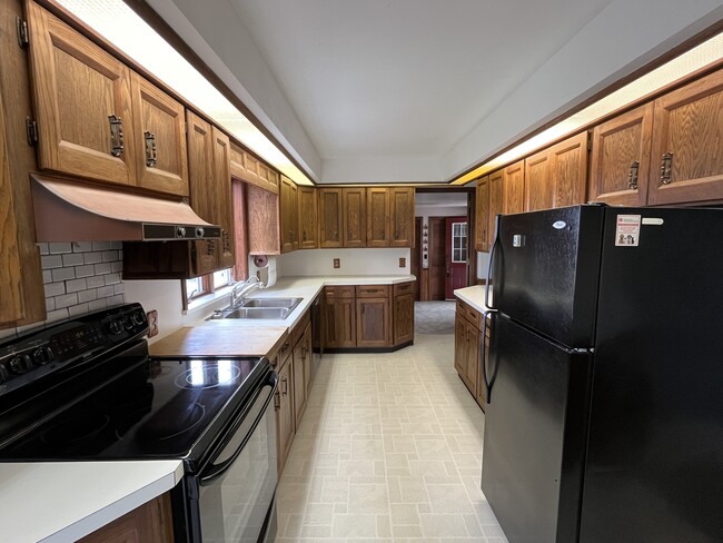 Photo - 7555 Finzel Rd