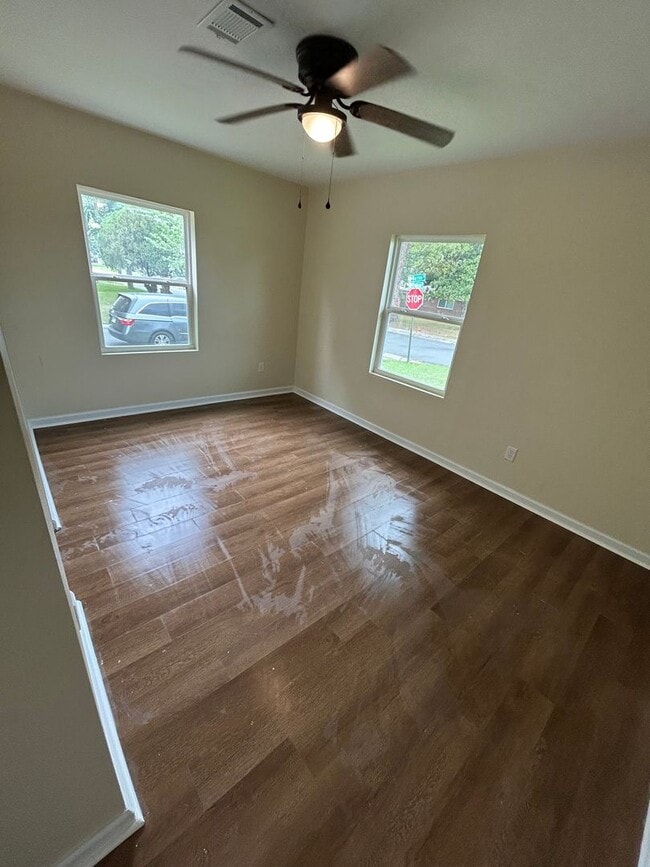 Photo - 221 Warren St