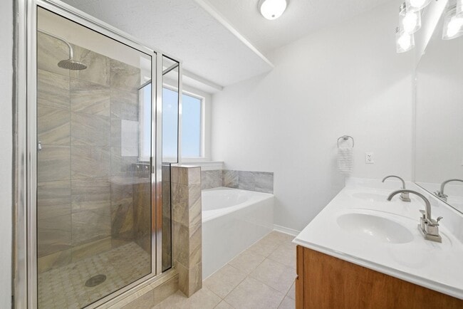 Building Photo - 9207 Hidden Ct