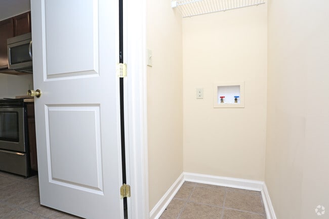 2BR, 2BA - 1,200 SF - Laundry Hook Ups