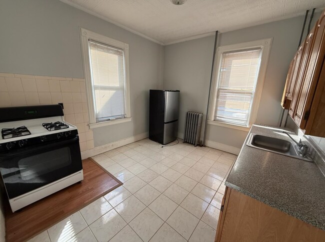 Building Photo - 4602 Park Ave Unit #5