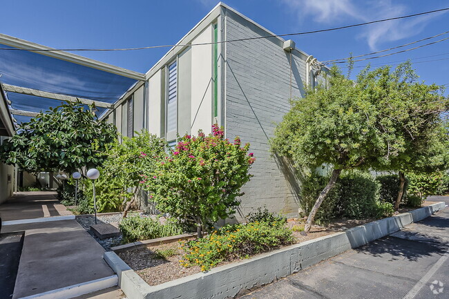 Building Photo - 4411 N 40th St Rental