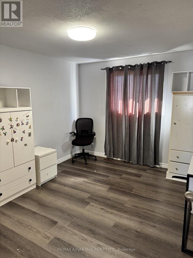 Photo - 1318 Highbury Ave N