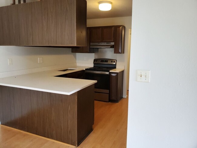 Photo - FANTASTIC 2 BEDROOM TOWNHOUSE IN THORNTON, AVAILABLE NOW!!!