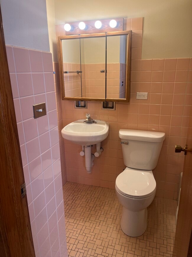 Photo - 8545-8553 N Milwaukee Ave