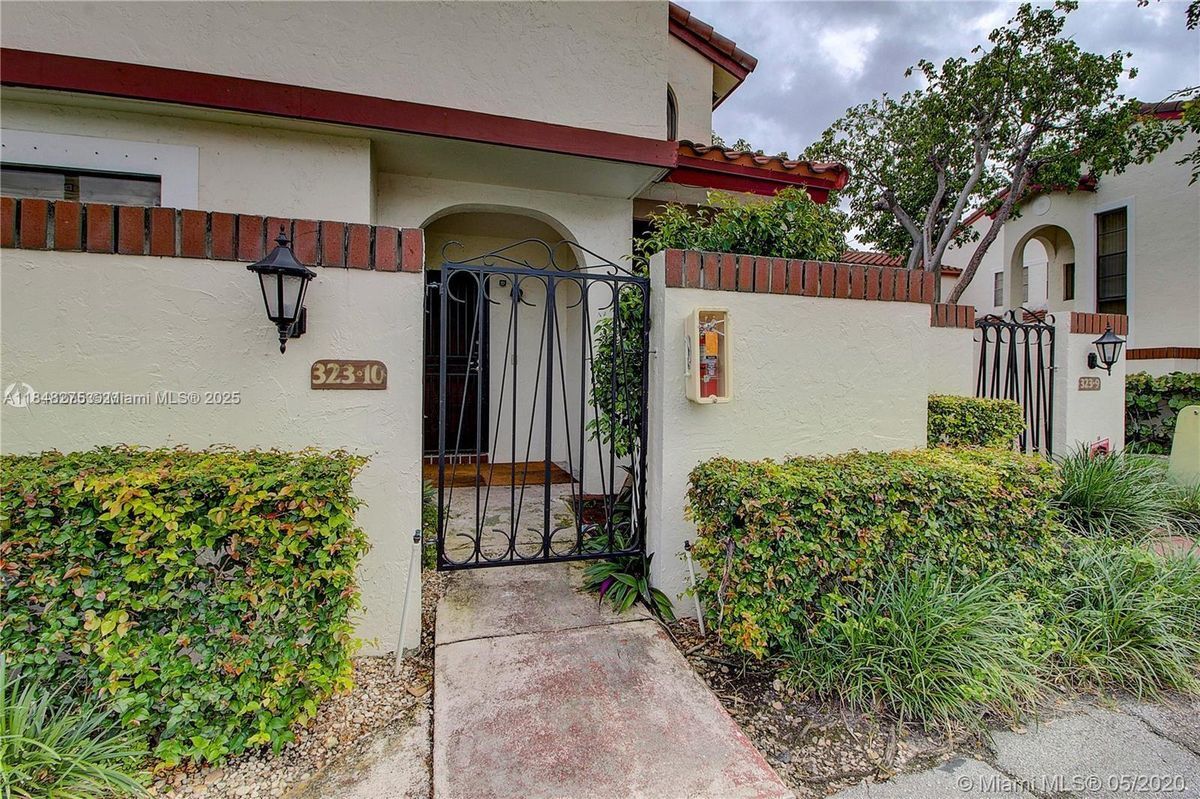 Photo - 323 Ives Dairy Rd