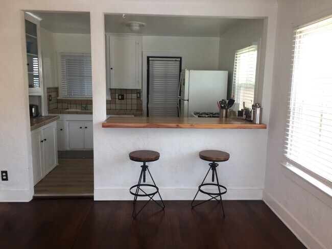 Photo - 104 N Guadalupe Ave