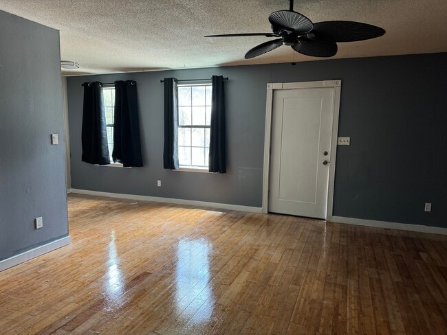 Photo - 1863 Nekoma Ct Unidad D