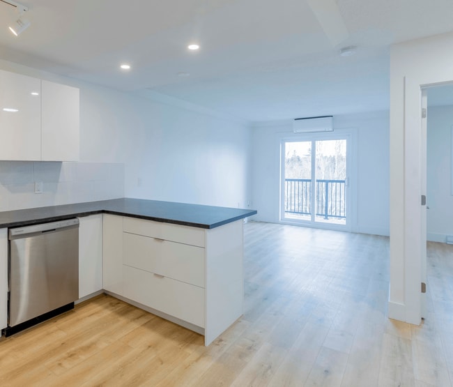 Building Photo - 270 Parkside Drive