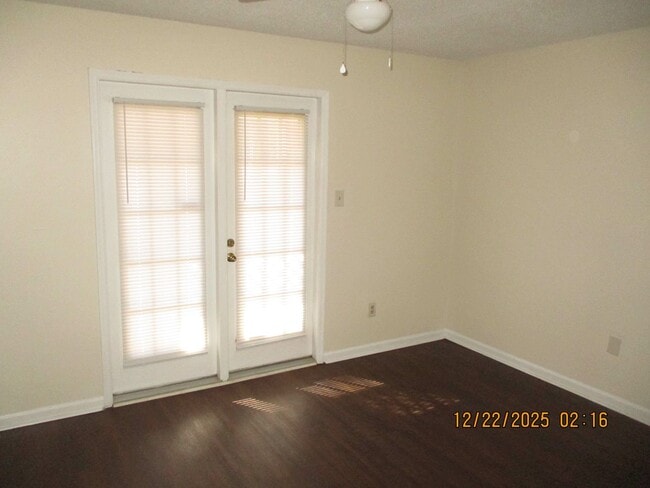 Photo - 2110 Lennox St