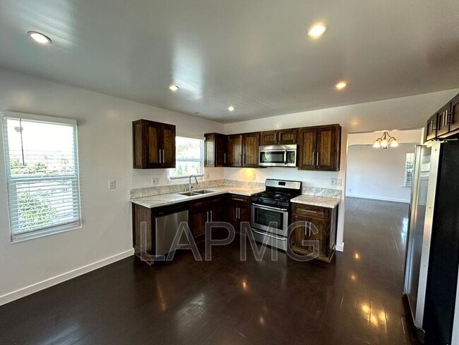 Photo - 5036 Ladd Ave