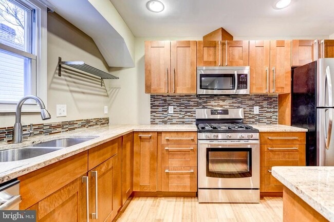 Building Photo - 737 Morton St NW