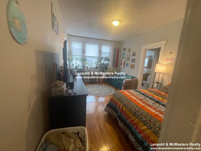 Photo - 225 Kelton St