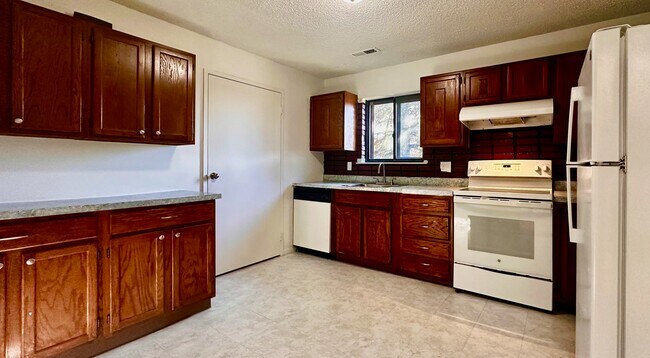 Photo - 977 Village Round Unidad K