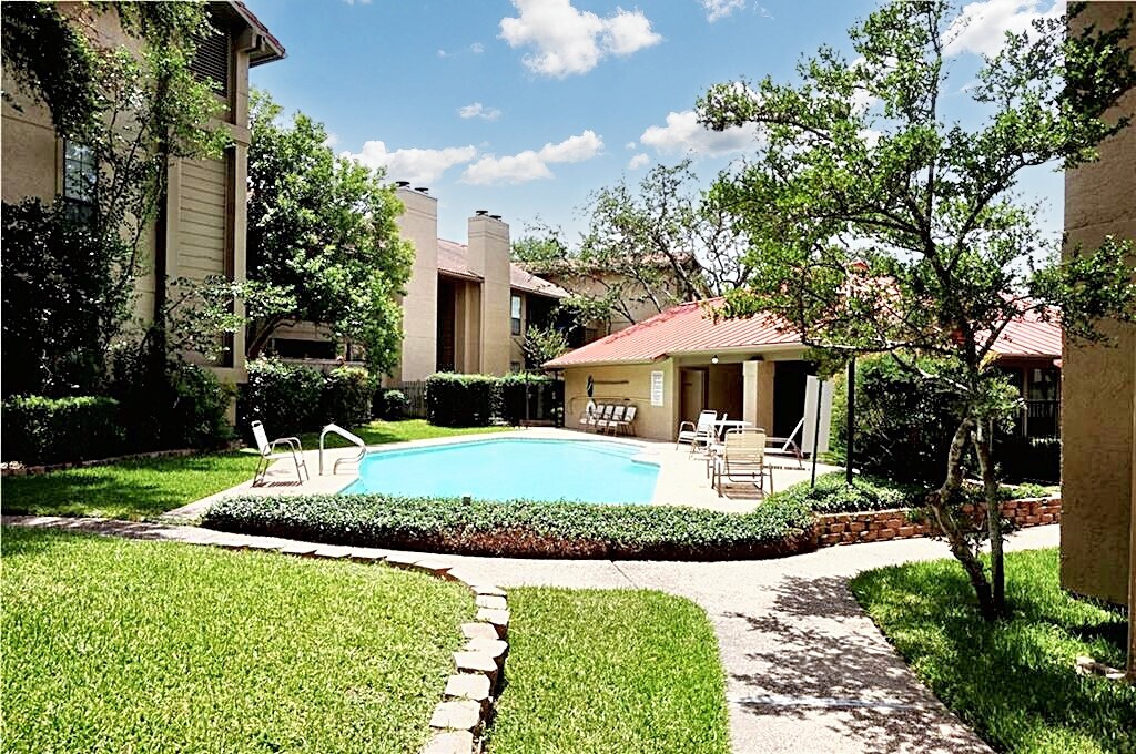 Photo - 1202 Thorpe Ln