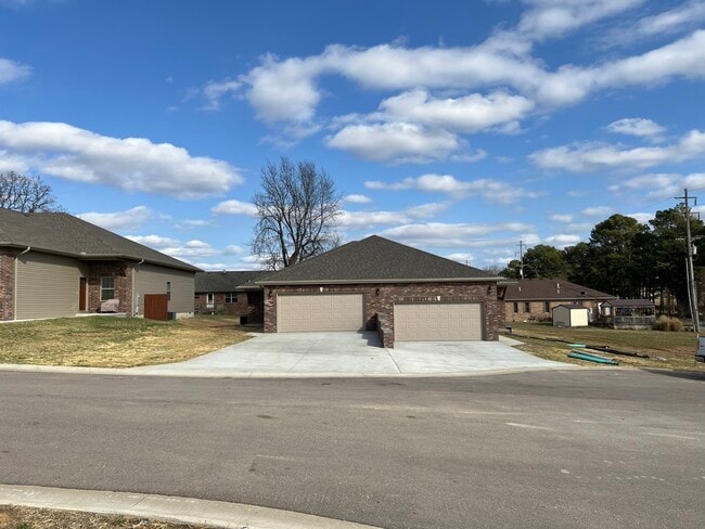 Building Photo - 1310 S Nelson Ct