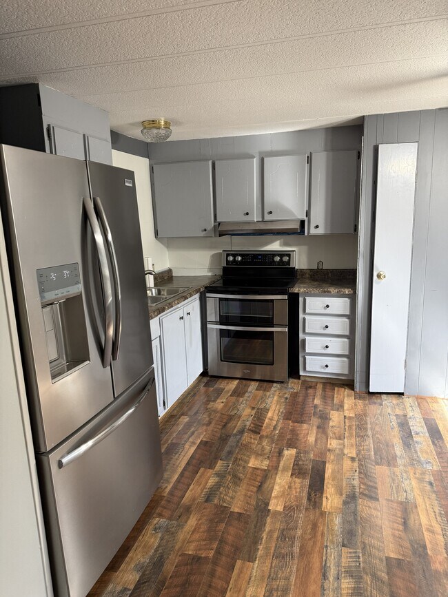 Photo - 225 Daniel St