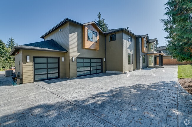 Building Photo - Luxurious & Contemporary 5 bed home in Red...