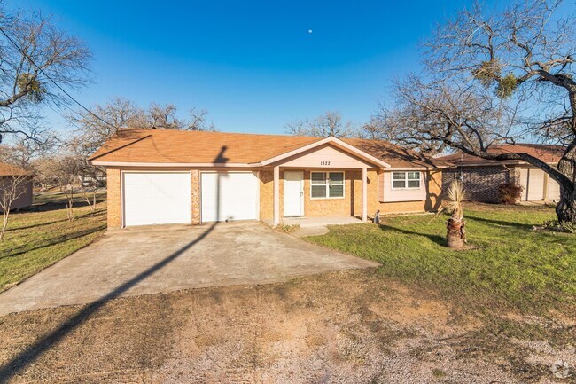 Building Photo - 1822 Greenwood Ln Rental