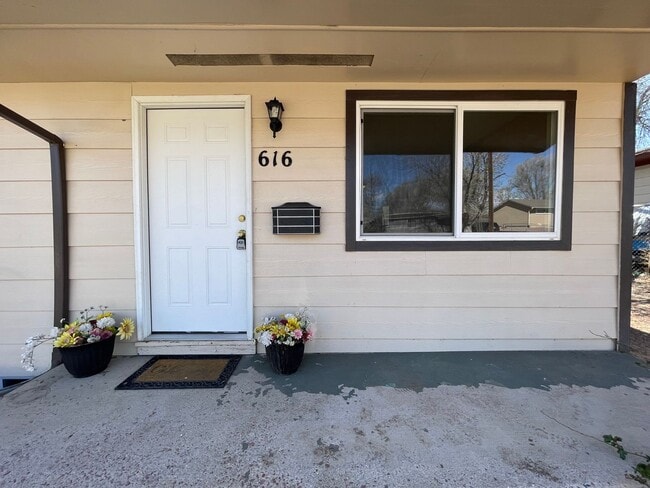 Photo - 6bd/2ba Home with Bonus Room & Detached Garage