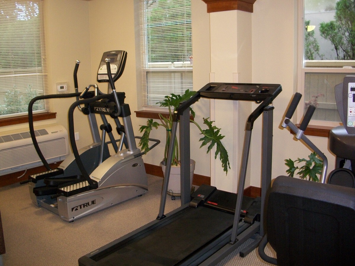 Gimnasio - Eastgate Station