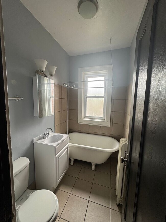 5021 N Damen Ave Unit 2